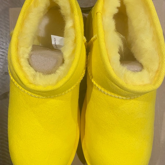 NIB UGG KIDS CLASSIC ULTRA MINI - Picture 7 of 8